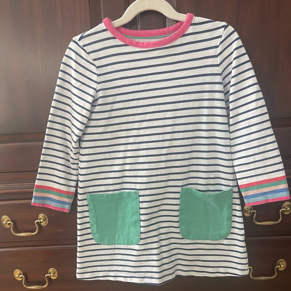 Cute and comfortable Mini Boden dress.  5-6y